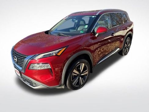 Used 2023 Nissan Rogue SL w/ SL Premium Package image 2