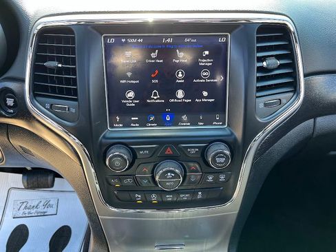 Used 2018 Jeep Grand Cherokee Altitude image 16