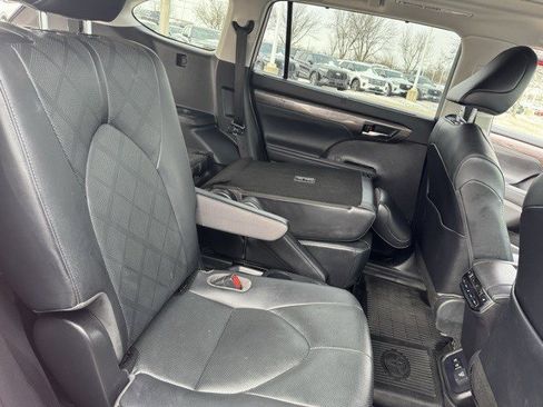 Used 2021 Toyota Highlander Platinum image 37