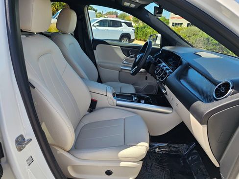 Used 2025 Mercedes-Benz GLA 250 4MATIC image 36