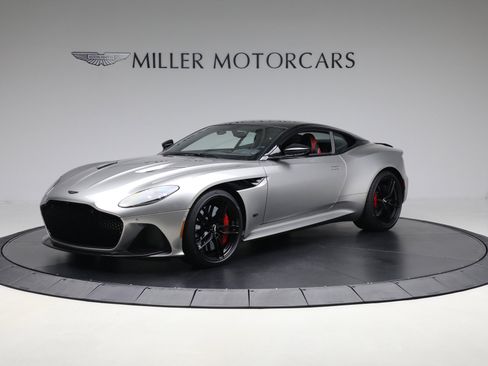 Used 2023 Aston Martin DBS Coupe image 2
