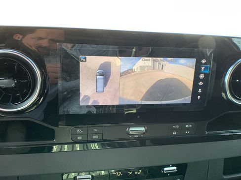 Used 2022 Mercedes-Benz Sprinter 2500 image 16