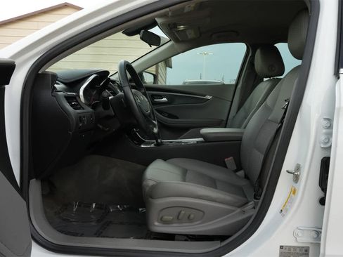 Used 2018 Chevrolet Impala LT image 17