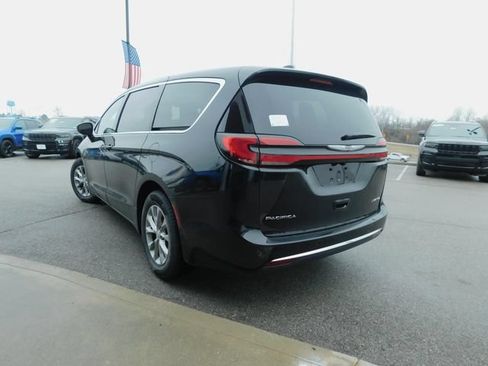 New 2026 Chrysler Pacifica Limited FWD image 29