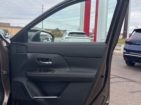 New 2026 Nissan Kicks SR w/ SR Premium Package image 15