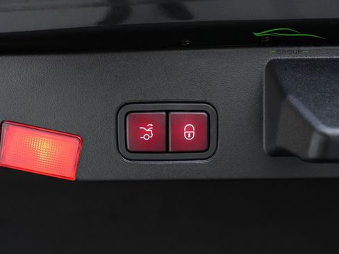 Used 2016 Mercedes-Benz SL 550 image 64