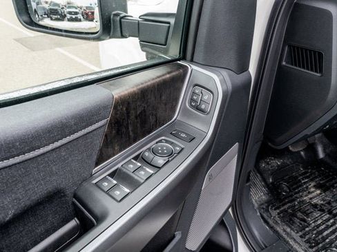 New 2026 Ford F250 Lariat w/ Black Appearance Package image 27