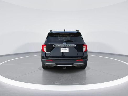 Used 2021 Ford Explorer XLT w/ Equipment Group 202A image 7