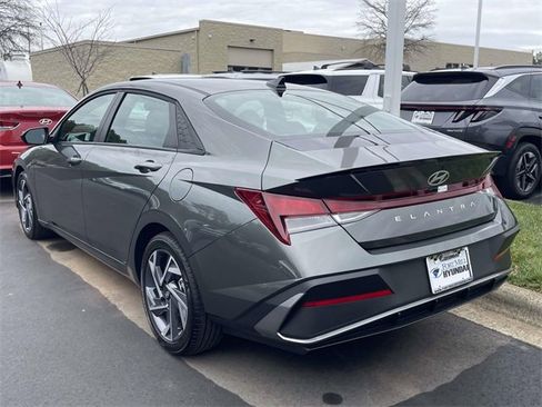 Certified 2025 Hyundai Elantra Sport image 4