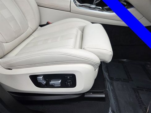 Used 2022 BMW X5 xDrive40i w/ M Sport Package image 21