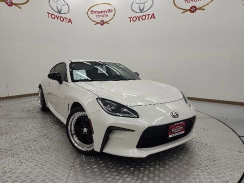 Used 2023 Toyota GR86 Premium RWD image 1