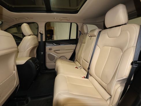 Used 2022 Jeep Grand Cherokee Limited AWD/4WD image 24