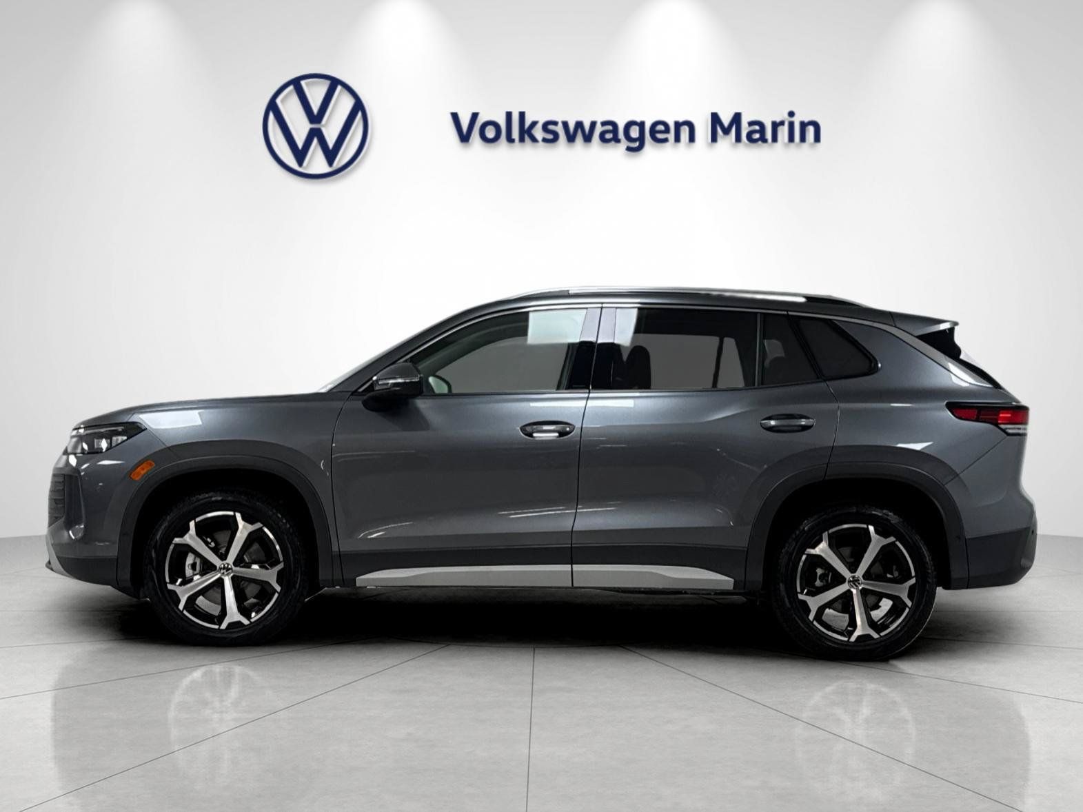 New 2026 Volkswagen Tiguan SE AWD/4WD image 2