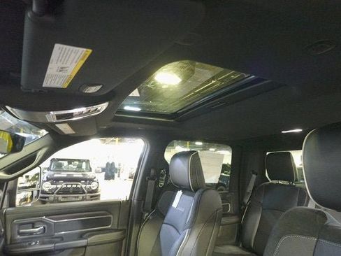 New 2026 RAM 2500 Laramie AWD/4WD image 13