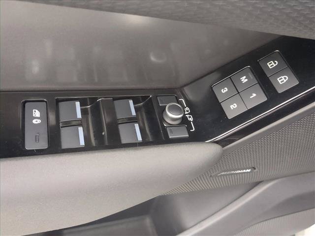 Used 2022 Land Rover Range Rover Velar S AWD/4WD image 10