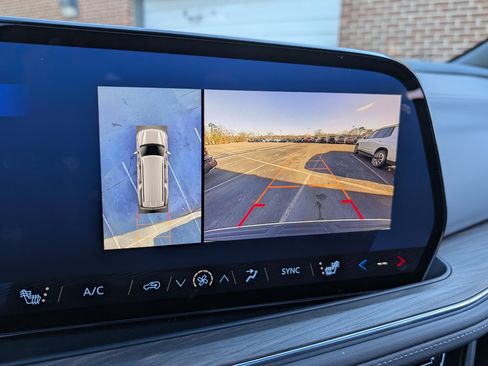 Used 2025 Chevrolet Suburban Z71 w/ Comfort Package image 29