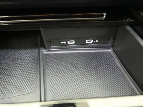 Certified 2024 Volkswagen Atlas Cross Sport SE image 9