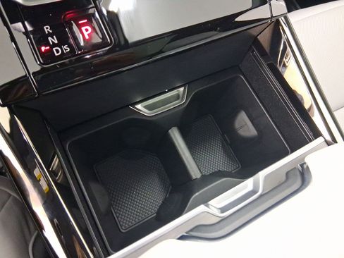 New 2026 Land Rover Range Rover Sport SE image 25