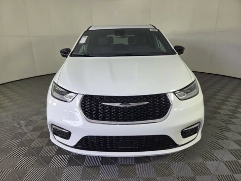 New 2026 Chrysler Pacifica Select FWD image 3