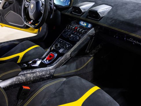 Used 2018 Lamborghini Huracan Performante image 33