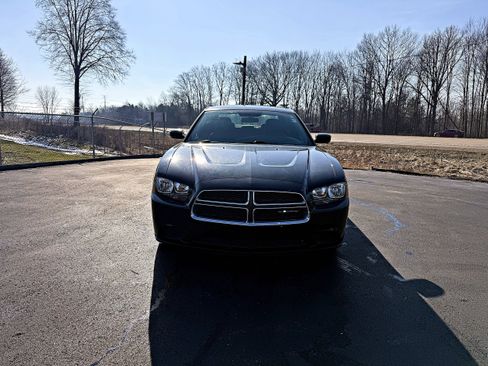 Used 2012 Dodge Charger SE image 2