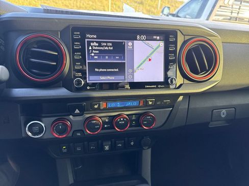 Used 2021 Toyota Tacoma TRD Off-Road w/ TRD Premium Off Road Package AWD/4WD image 14