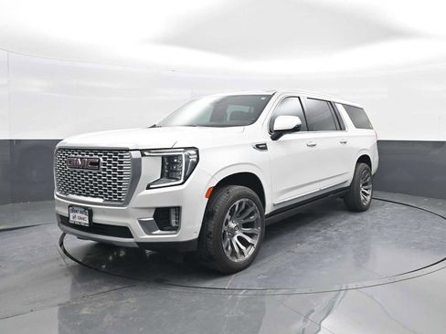 Used 2023 GMC Yukon XL Denali w/ Denali Reserve Package image 4