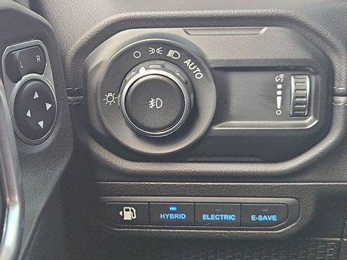 Used 2024 Jeep Wrangler Unlimited Sahara image 26