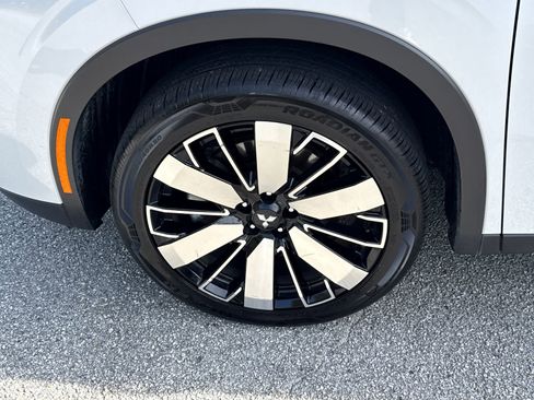 Used 2025 Mitsubishi Outlander SE image 11