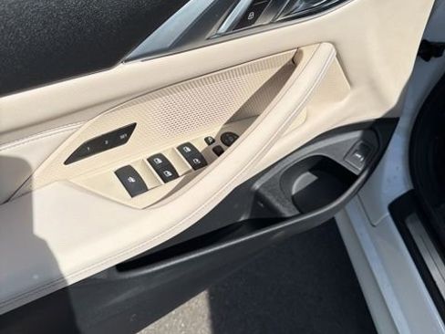 Used 2025 BMW 430i Convertible w/ Premium Package image 9