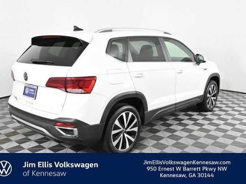 Certified 2023 Volkswagen Taos SE w/ Panoramic Sunroof Package image 10