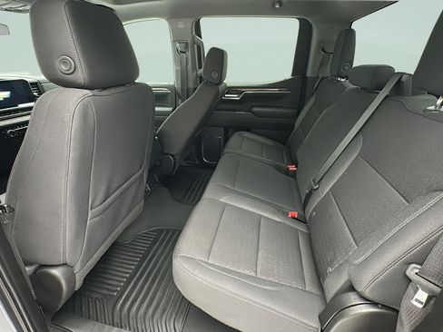 Used 2024 Chevrolet Silverado 1500 LT AWD/4WD image 11