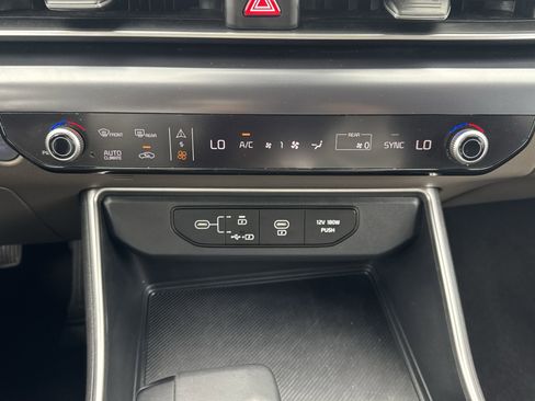 Used 2025 Kia Carnival image 19