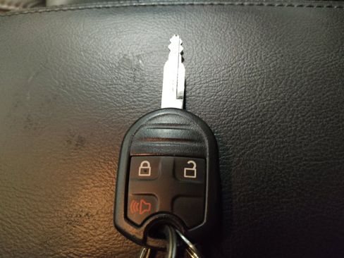 Used 2015 Ford Explorer XLT w/ Equipment Group 202A FWD image 32