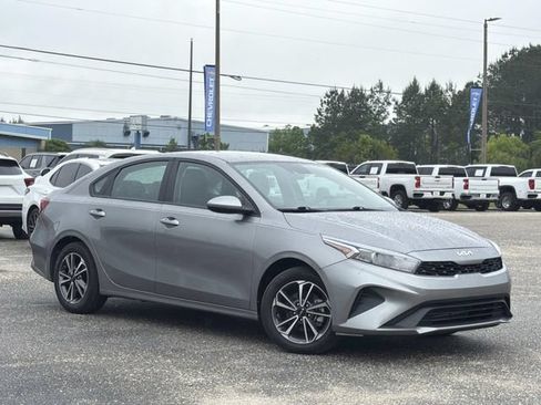 Used 2024 Kia Forte LXS FWD image 3