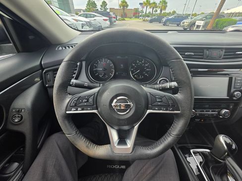 Used 2020 Nissan Rogue SV FWD image 17