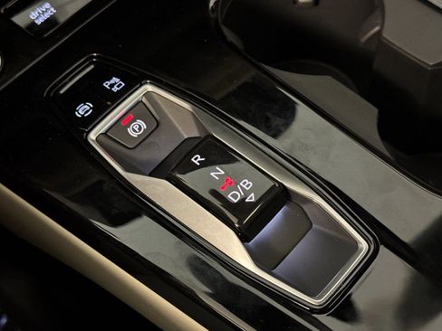 New 2025 Audi Q6 e-tron Premium Plus image 21