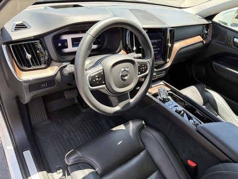 Certified 2023 Volvo XC60 B5 Ultimate w/ Climate Package AWD/4WD image 9