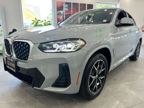 Used 2025 BMW X4 xDrive30i w/ Premium Package image 4