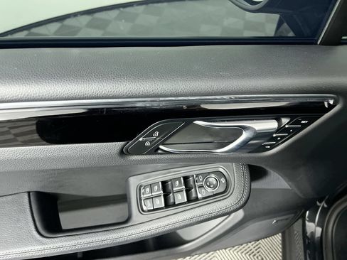 Used 2024 Porsche Macan w/ Premium Plus Package AWD/4WD image 10