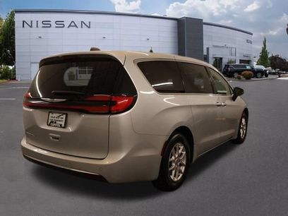 Used 2023 Chrysler Pacifica Touring-L