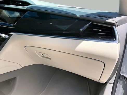 Used 2024 Cadillac XT6 Premium Luxury FWD image 19
