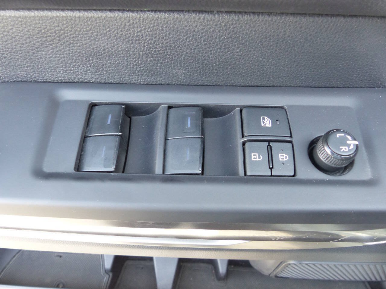 Used 2022 Toyota Tundra SR5 AWD/4WD image 28