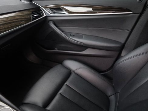 Used 2019 BMW 530i w/ Convenience Package RWD image 17