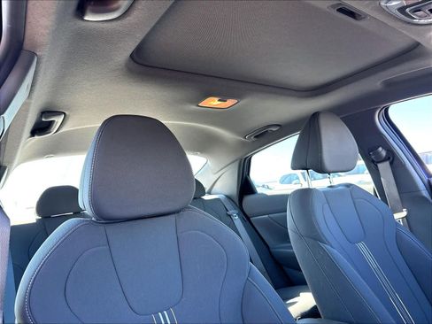 Used 2025 Hyundai Elantra SEL FWD image 27