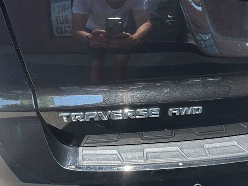 Used 2017 Chevrolet Traverse LT w/ Style and Technology Package image 32