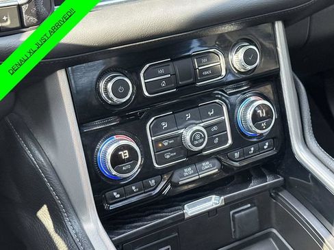 Used 2023 GMC Yukon XL Denali w/ Advanced Technology Package AWD/4WD image 33