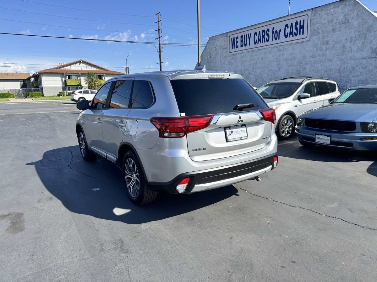 Used 2018 Mitsubishi Outlander ES FWD image 2