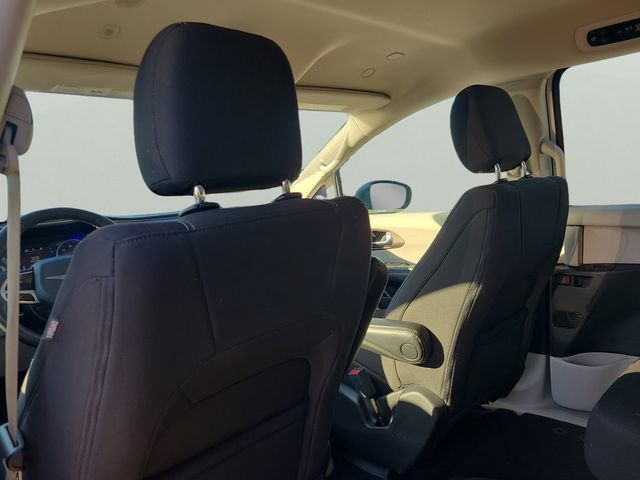 Used 2023 Chrysler Voyager LX FWD image 7