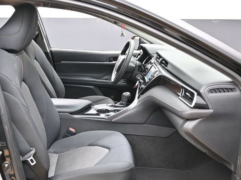 Used 2018 Toyota Camry LE FWD image 30